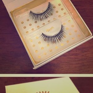 False Eyelashes nib